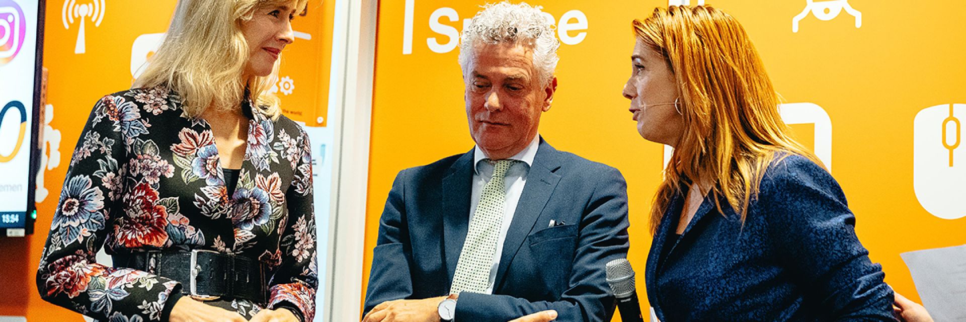 Students help SME's to get online at WOO