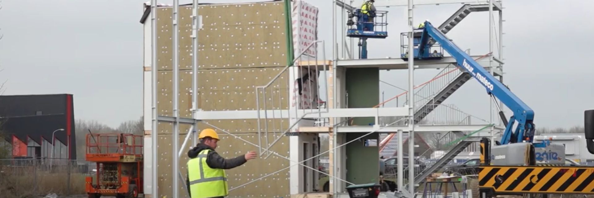 Installation of the first Proxima student accommodation on Zernike Campus