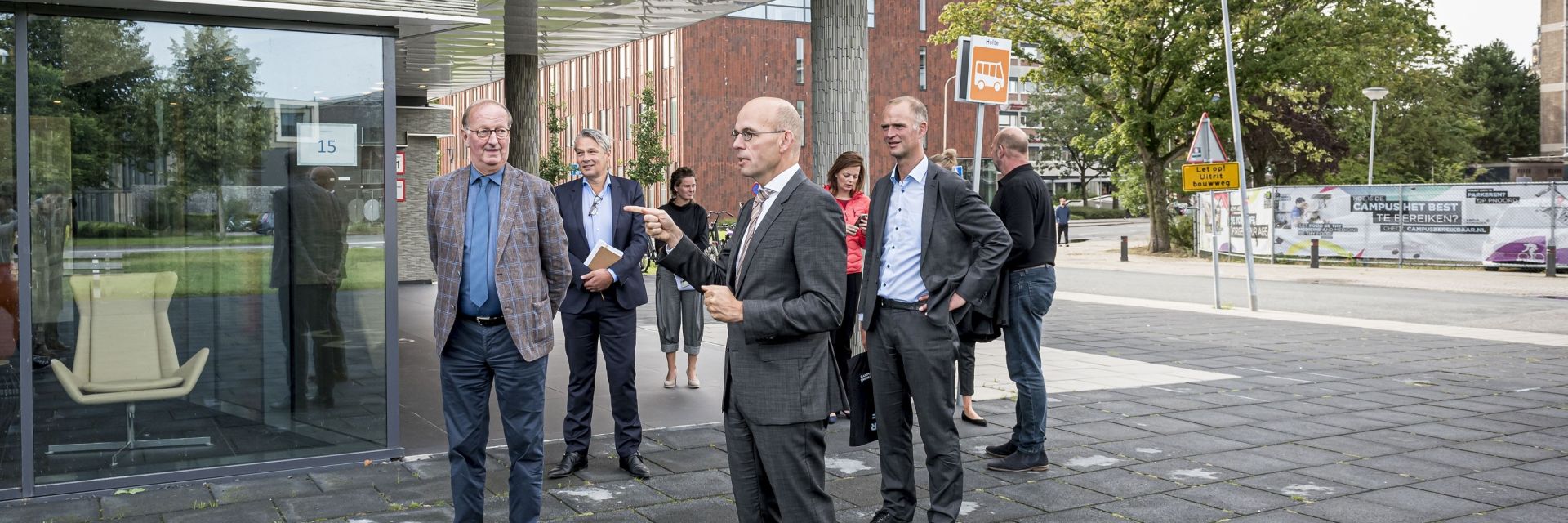 Representative IJzebrand Rijzebol visits Campus Groningen