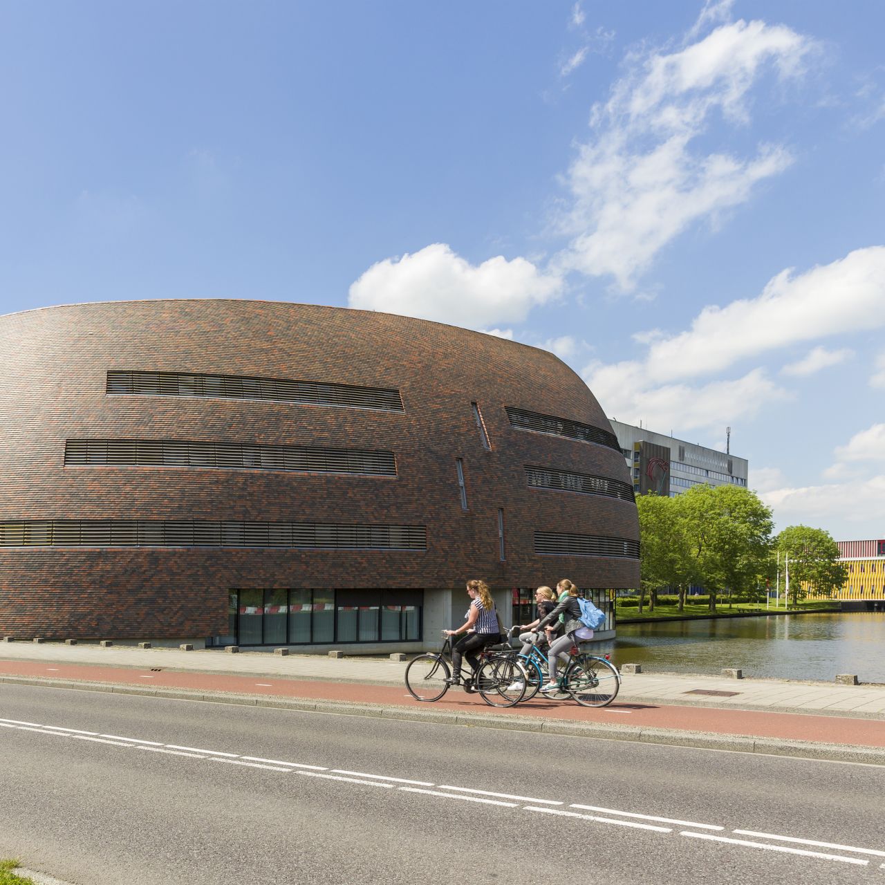 By bike or e-bike to Zernike