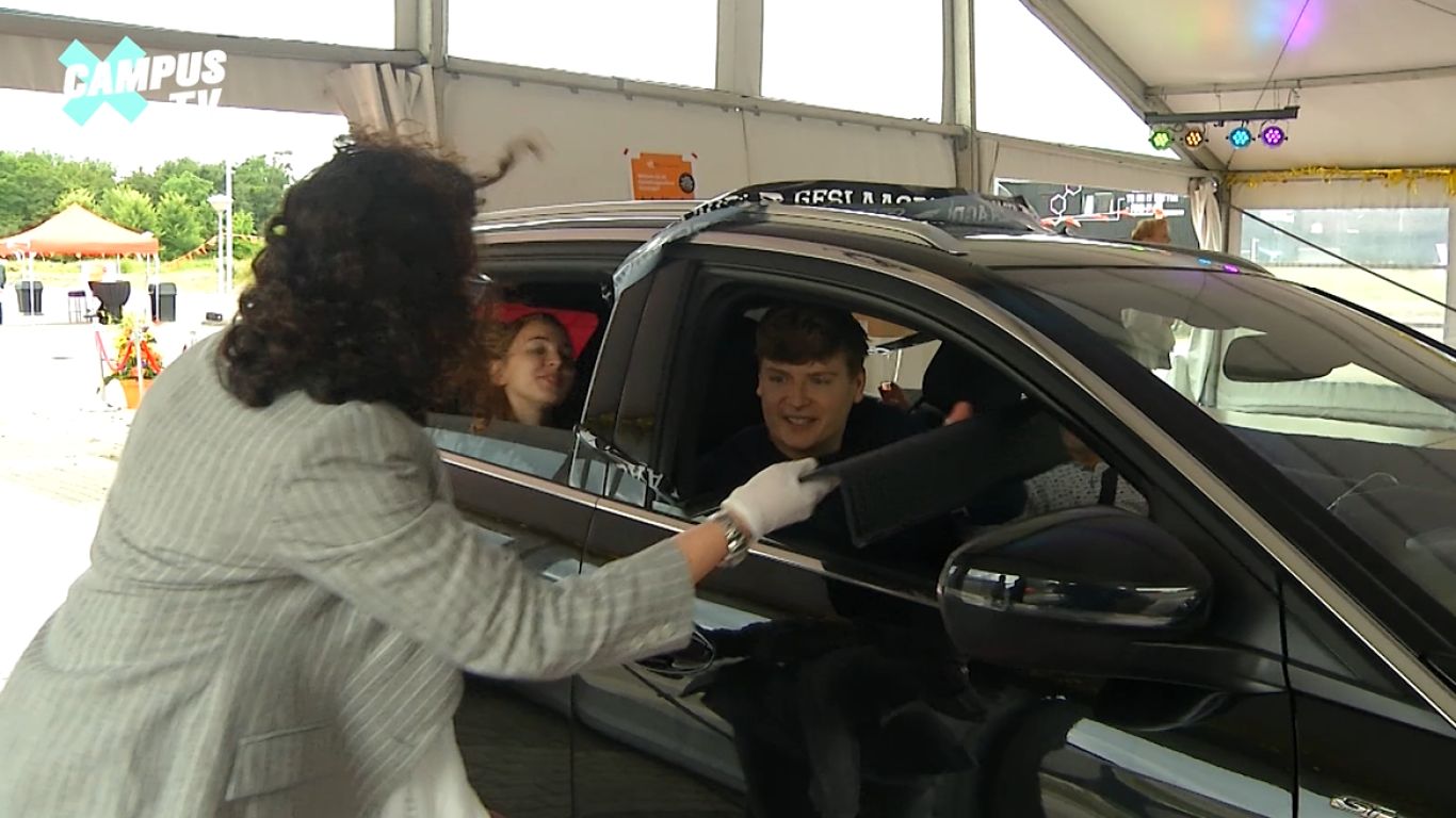 Drive Thru Graduation || Campus Kort