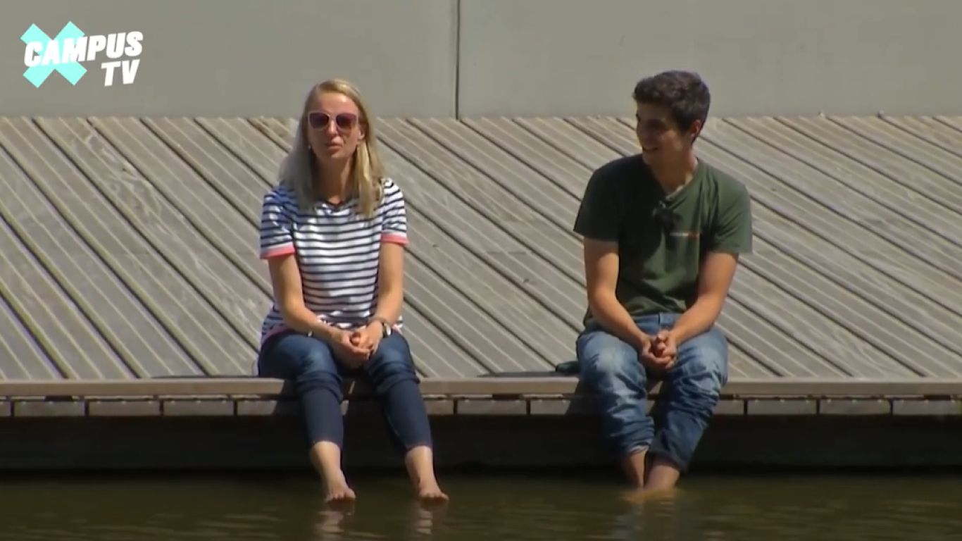 Met de voetjes in de vijver